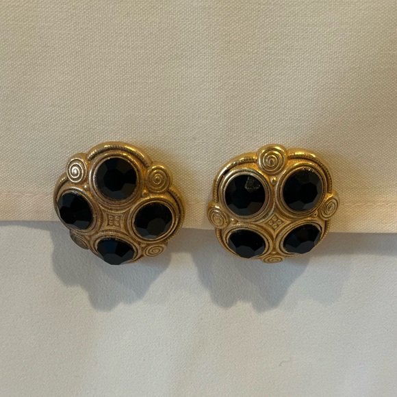 Vintage Gold and Black Earrings - Picture 14 of 16